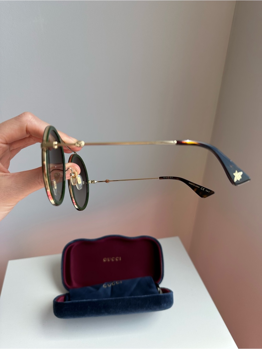 Gucci Round Metal Frame Sunglasses with Green and Red Trim - Picture 4 of 7